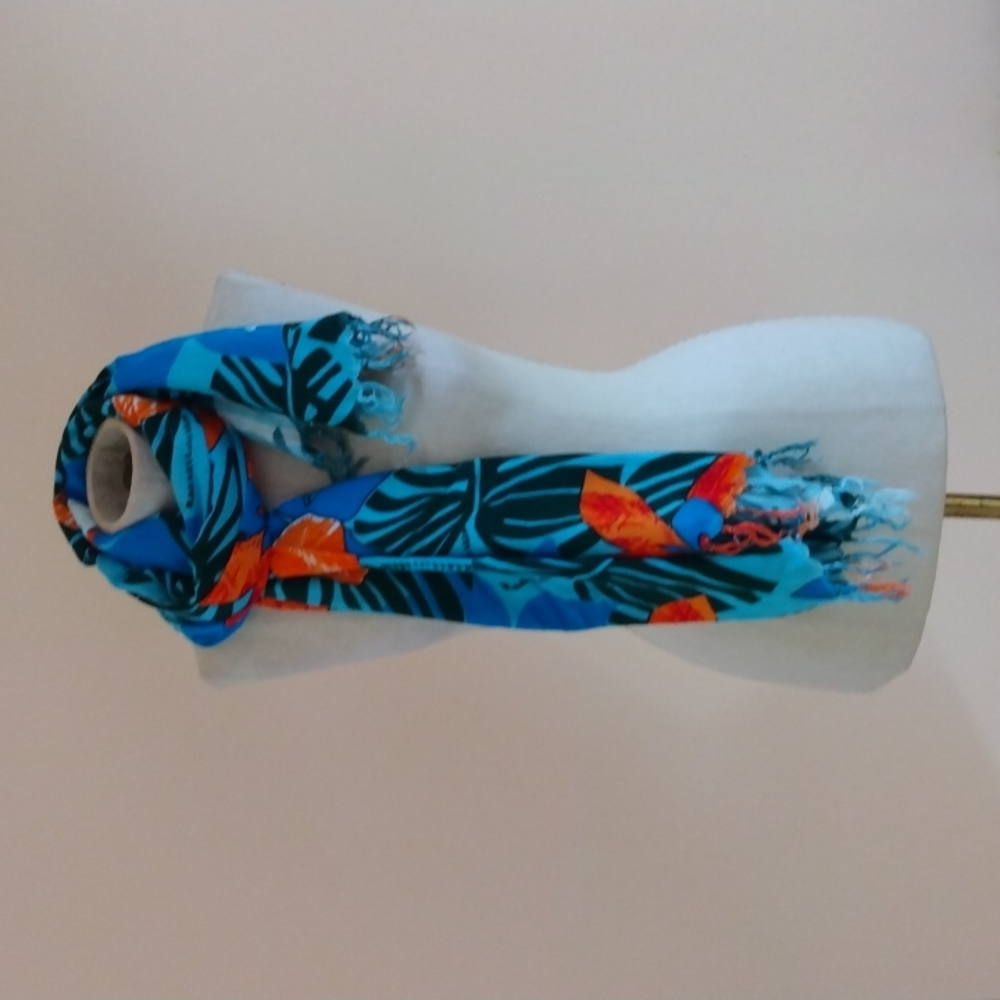 Hibiscus Collection Hawaii Scarf. - Picture 1 of 6
